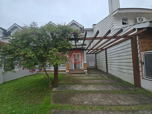 Casa 3 quartos e 4 banheiros, à venda, no bairro Vila Assunção em Porto Alegre