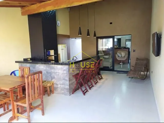 Casa 2 quartos e 2 banheiros, à venda, no bairro Parque Universitário em Fernandópolis