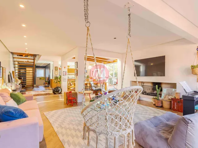 Casa com 220m² 3 quartos e 4 banheiros, à venda, no bairro Lomba do Pinheiro em Porto Alegre