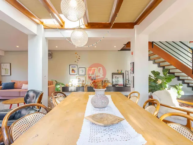 Casa com 220m² 3 quartos e 4 banheiros, à venda, no bairro Lomba do Pinheiro em Porto Alegre