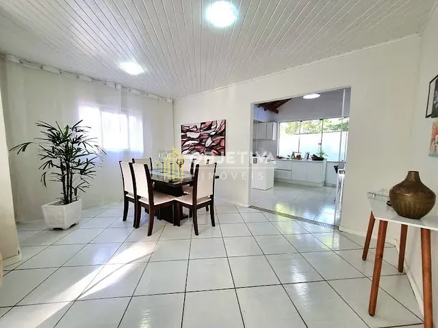 Casa com 300m² 3 quartos e 2 banheiros, à venda, no bairro Rondônia em Novo Hamburgo