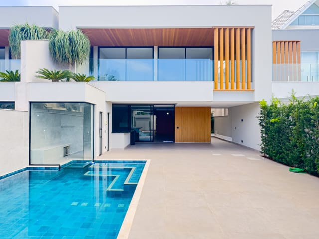 Casa com 450m² 5 quartos e 8 banheiros, à venda, no bairro Barra da Tijuca em Rio de Janeiro