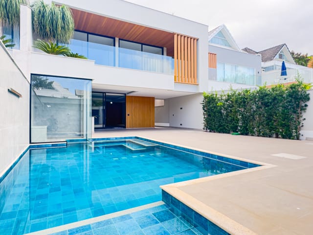Casa com 450m² 5 quartos e 8 banheiros, à venda, no bairro Barra da Tijuca em Rio de Janeiro