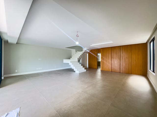 Casa com 450m² 5 quartos e 8 banheiros, à venda, no bairro Barra da Tijuca em Rio de Janeiro