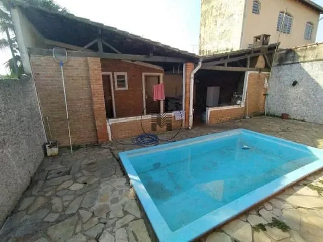 Casa com 300m² 5 quartos e 2 banheiros, à venda, no bairro Cruz em Lorena