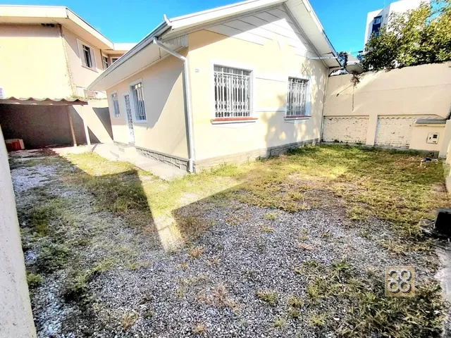 Casa 2 quartos e 1 banheiro, para alugar, no bairro Alto Da Gloria em Curitiba