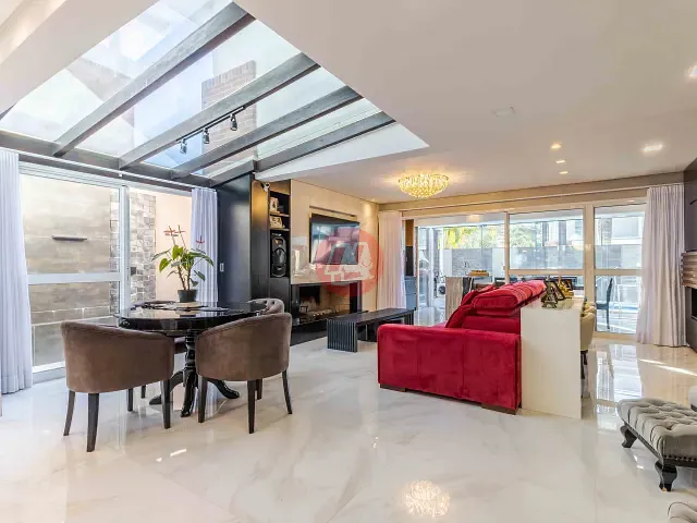 Casa com 220m² 3 quartos e 4 banheiros, à venda, no bairro Lomba do Pinheiro em Porto Alegre