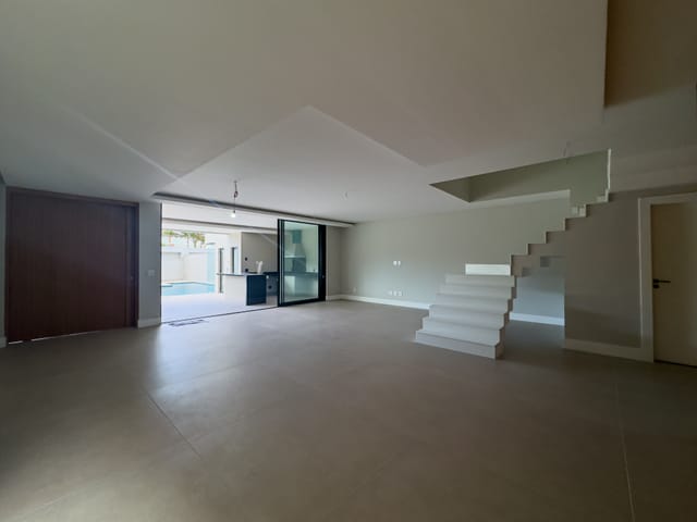 Casa com 450m² 5 quartos e 8 banheiros, à venda, no bairro Barra da Tijuca em Rio de Janeiro