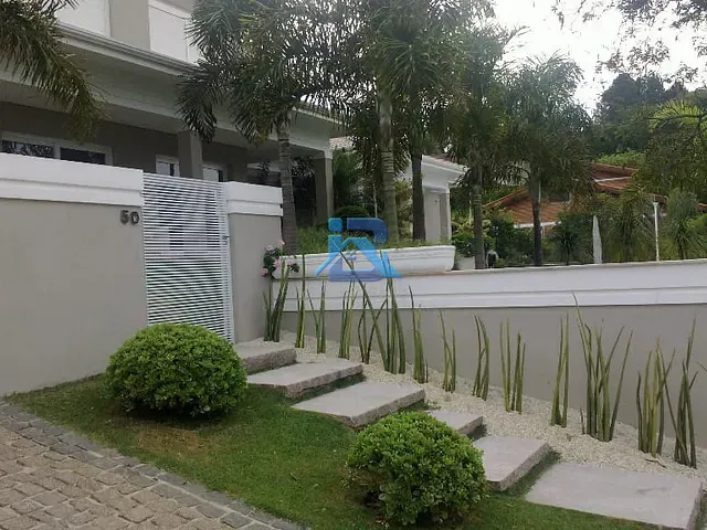 Casa com 1500m² 4 quartos e 3 banheiros, à venda ou para alugar, no bairro Ville Chamonix em Itatiba