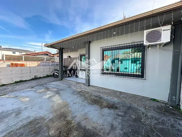 Casa com 200m² 2 quartos e 1 banheiro, à venda, no bairro Madri em Palhoça