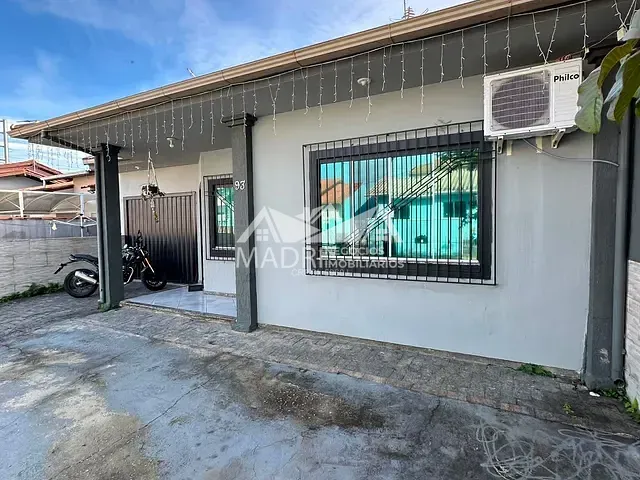 Casa com 200m² 2 quartos e 1 banheiro, à venda, no bairro Madri em Palhoça