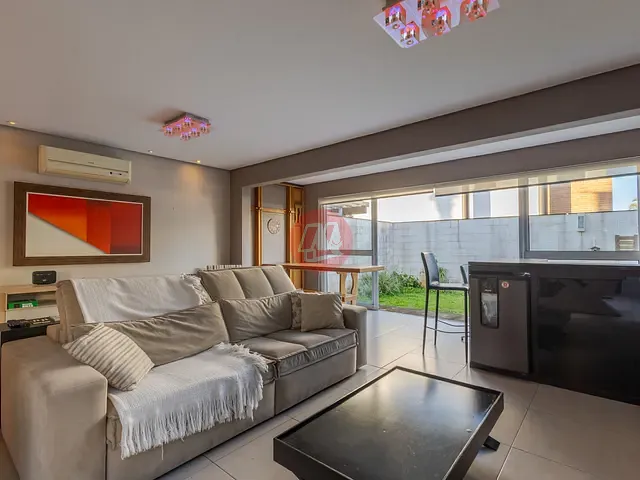 Casa com 220m² 3 quartos e 3 banheiros, à venda, no bairro Lomba do Pinheiro em Porto Alegre