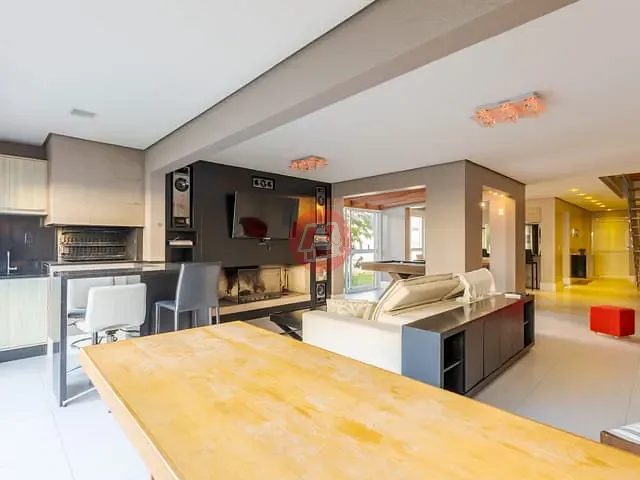 Casa com 220m² 3 quartos e 3 banheiros, à venda, no bairro Lomba do Pinheiro em Porto Alegre