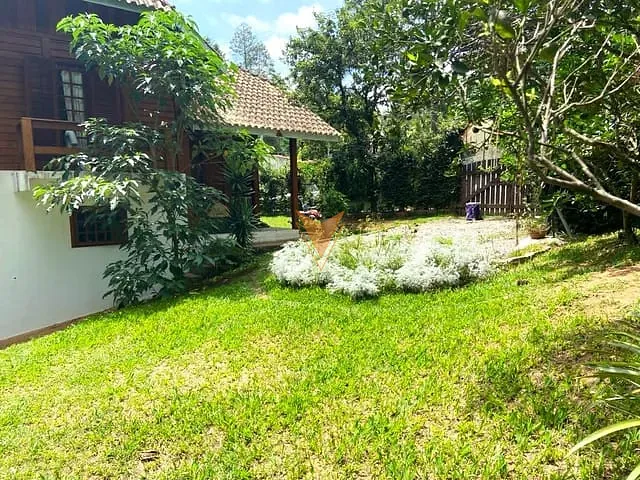 Casa 2 quartos e 2 banheiros, à venda, no bairro Chácara Roselândia em Cotia