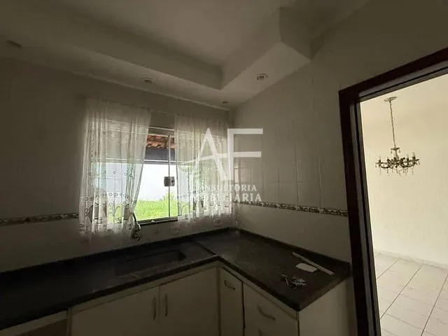 Casa com 250m² 3 quartos e 3 banheiros, para alugar, no bairro Parque Esperança em Taubaté