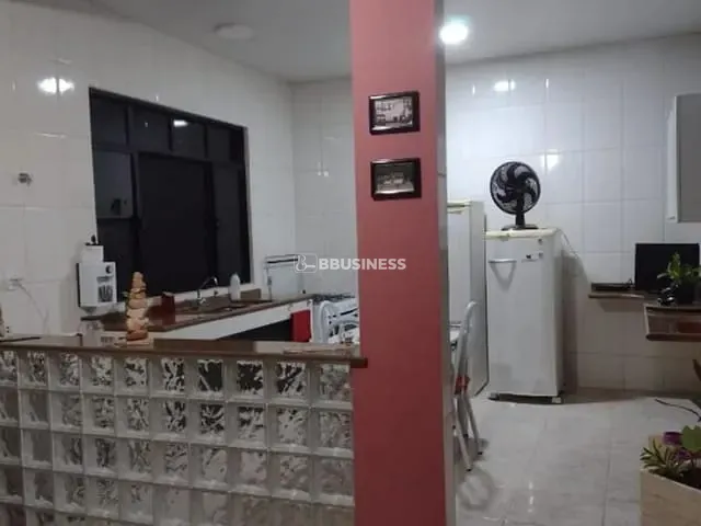 Casa 4 quartos e 2 banheiros, à venda, no bairro centro em São Francisco de Itabapoana