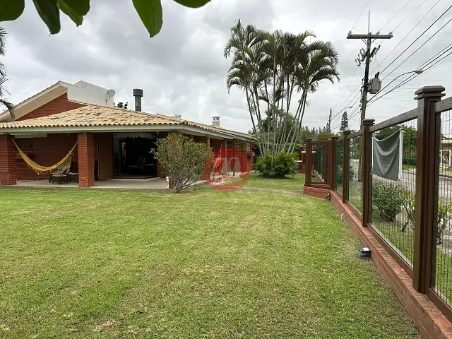 Casa com 210m² 4 quartos e 2 banheiros, à venda, no bairro xangrila em Xangri-Lá