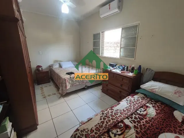 Casa com 300m² 3 quartos e 2 banheiros, à venda, no bairro Vila Santo Antônio em Araçatuba