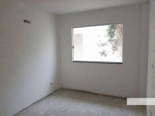 Casa 3 quartos e 2 banheiros, à venda, no bairro Campo Comprido em Curitiba