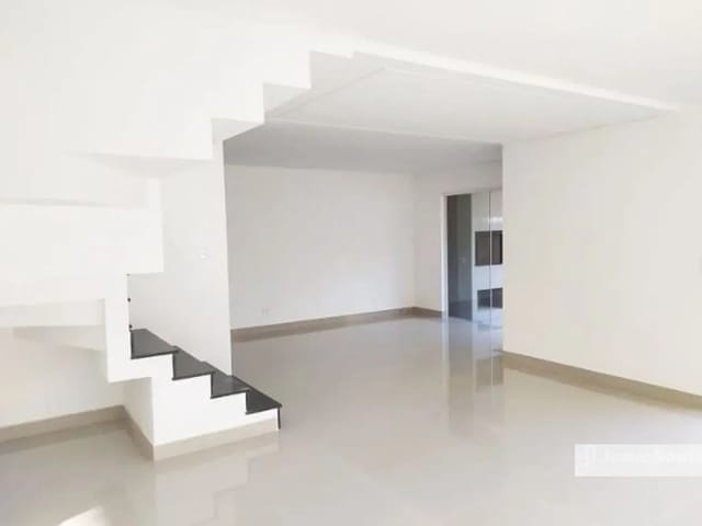 Casa 3 quartos e 2 banheiros, à venda, no bairro Campo Comprido em Curitiba