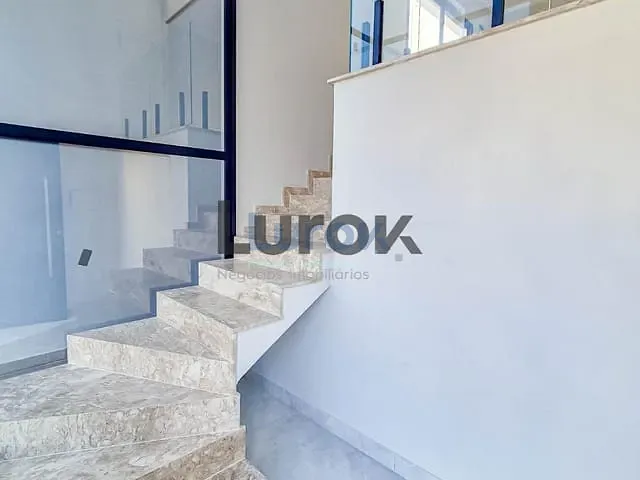 Casa com 300m² 3 quartos e 5 banheiros, à venda, no bairro Condomínio Residencial Portal do Jequitibá em Valinhos