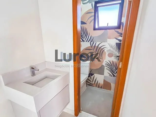 Casa com 300m² 3 quartos e 5 banheiros, à venda, no bairro Condomínio Residencial Portal do Jequitibá em Valinhos
