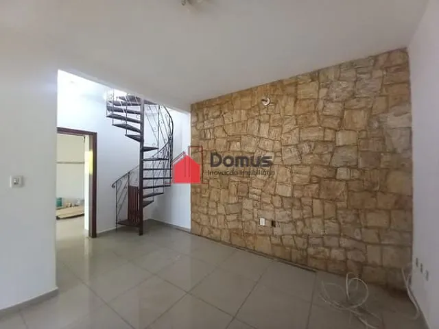 Casa para alugar, no bairro Triângulo em Pindamonhangaba