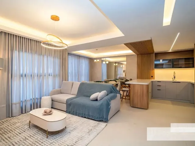 Casa 3 quartos e 5 banheiros, à venda, no bairro Santa Felicidade em Curitiba
