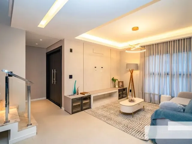 Casa 3 quartos e 5 banheiros, à venda, no bairro Santa Felicidade em Curitiba