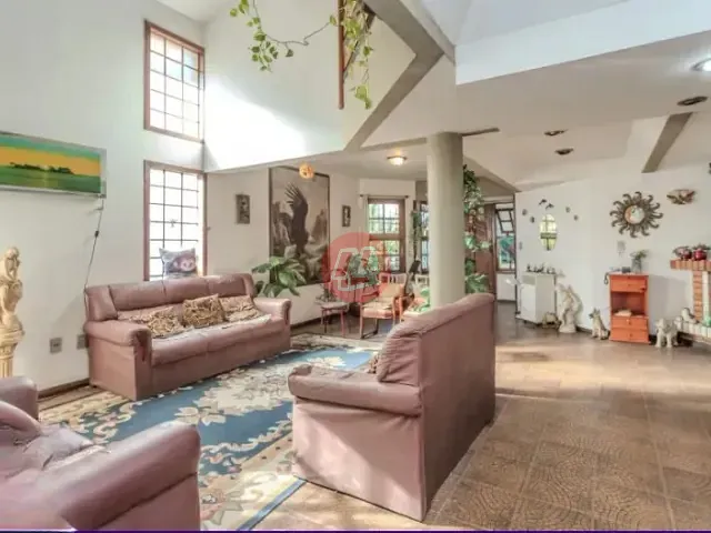 Casa com 280m² 9 quartos e 5 banheiros, para alugar, no bairro Santana em Porto Alegre