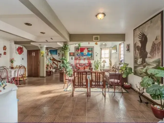 Casa com 280m² 9 quartos e 5 banheiros, para alugar, no bairro Santana em Porto Alegre