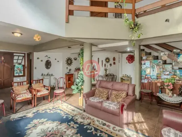 Casa com 280m² 9 quartos e 5 banheiros, para alugar, no bairro Santana em Porto Alegre