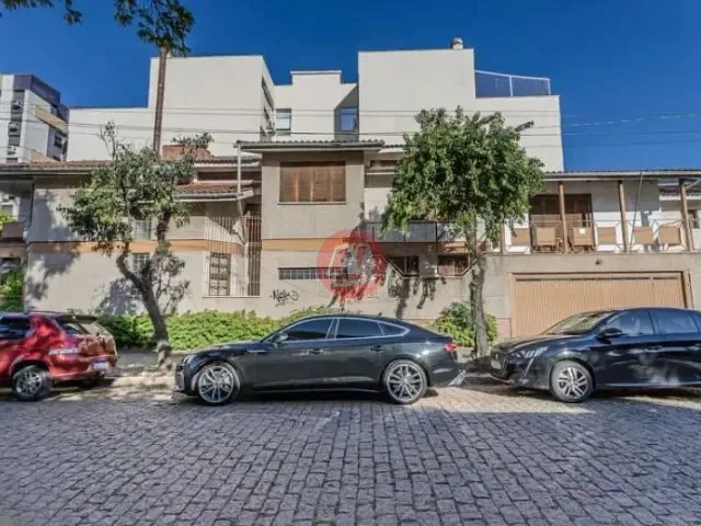 Casa com 280m² 9 quartos e 5 banheiros, para alugar, no bairro Santana em Porto Alegre