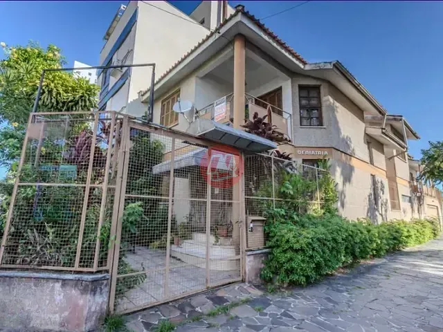 Casa com 280m² 9 quartos e 5 banheiros, para alugar, no bairro Santana em Porto Alegre