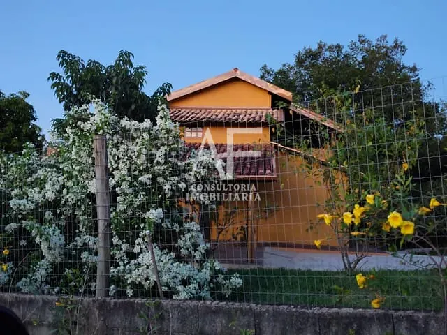 Casa com 1950m² 2 quartos e 3 banheiros, à venda, no bairro Vila Caetano em Taubaté