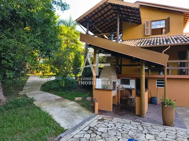 Casa com 1950m² 2 quartos e 3 banheiros, à venda, no bairro Vila Caetano em Taubaté
