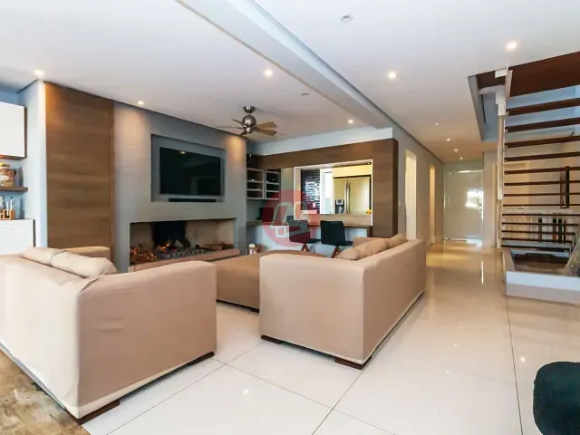 Casa com 156m² 3 quartos e 4 banheiros, à venda, no bairro Lomba do Pinheiro em Porto Alegre