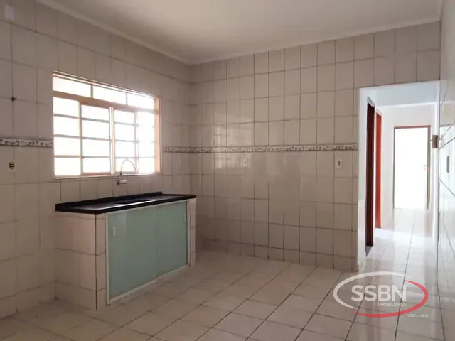 Casa 2 quartos e 1 banheiro, para alugar, no bairro Jardim Capuava em Nova Odessa