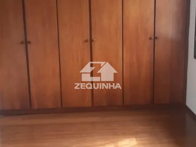 Casa com 300m² 5 quartos e 4 banheiros, à venda, no bairro Vila Yara em Osasco