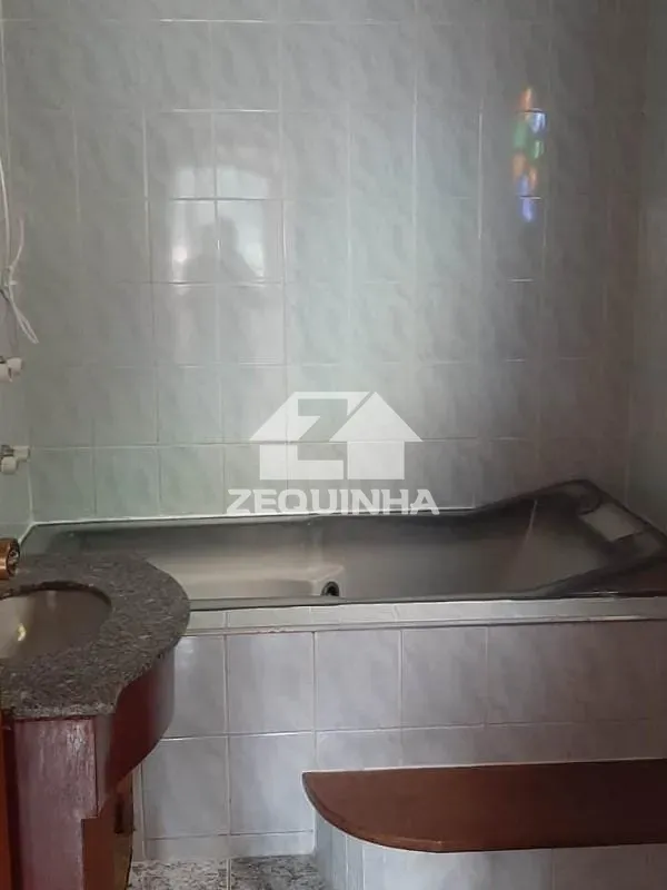 Casa, 5 quartos, 283 m² - Foto 2