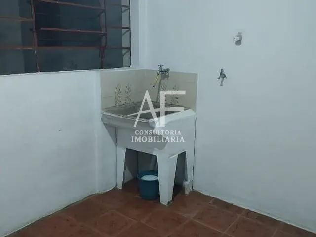 Casa com 500m² 2 quartos e 1 banheiro, à venda ou para alugar, no bairro Jardim Sandra Maria em Taubaté