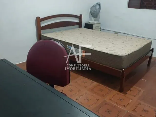 Casa com 500m² 2 quartos e 1 banheiro, à venda ou para alugar, no bairro Jardim Sandra Maria em Taubaté