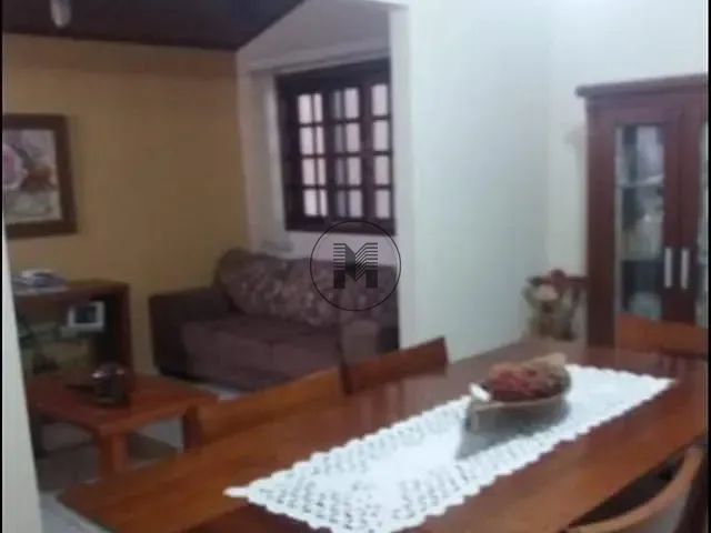 Casa com 295m² 3 quartos e 2 banheiros, à venda, no bairro Residencial Village Santana em Guaratinguetá