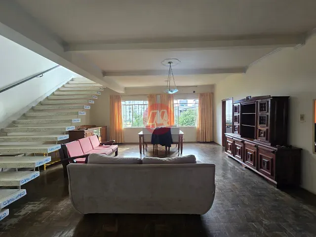Casa com 352m² 5 quartos e 3 banheiros, para alugar, no bairro Petrópolis em Porto Alegre
