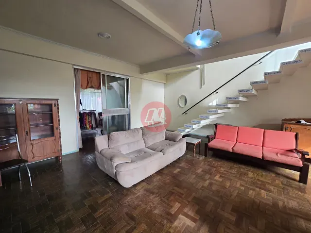 Casa com 352m² 5 quartos e 3 banheiros, para alugar, no bairro Petrópolis em Porto Alegre
