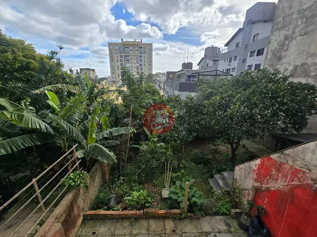 Casa com 352m² 5 quartos e 3 banheiros, para alugar, no bairro Petrópolis em Porto Alegre