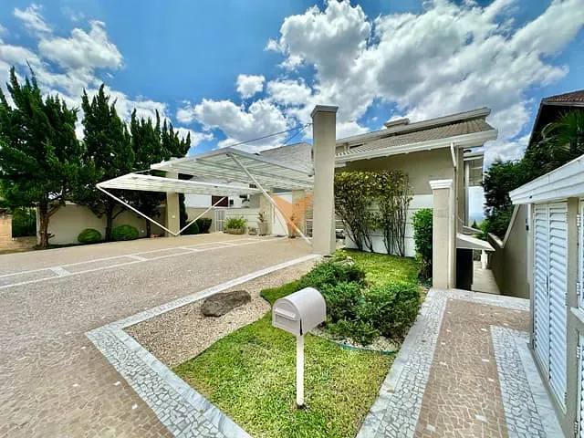 Casa 4 quartos e 6 banheiros, à venda, no bairro Aldeia da Fazendinha em Carapicuíba
