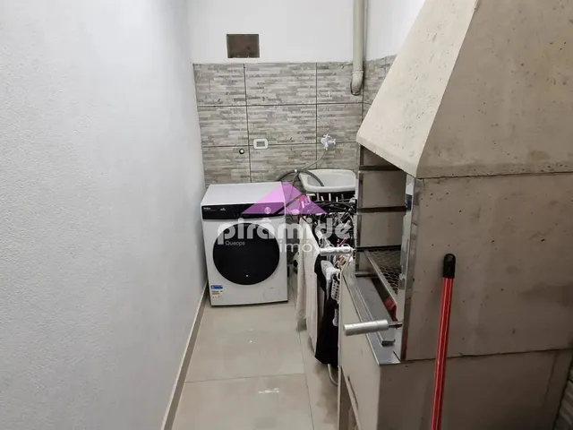 Casa com 142m² 2 quartos e 2 banheiros, à venda, no bairro Golfinhos em Caraguatatuba