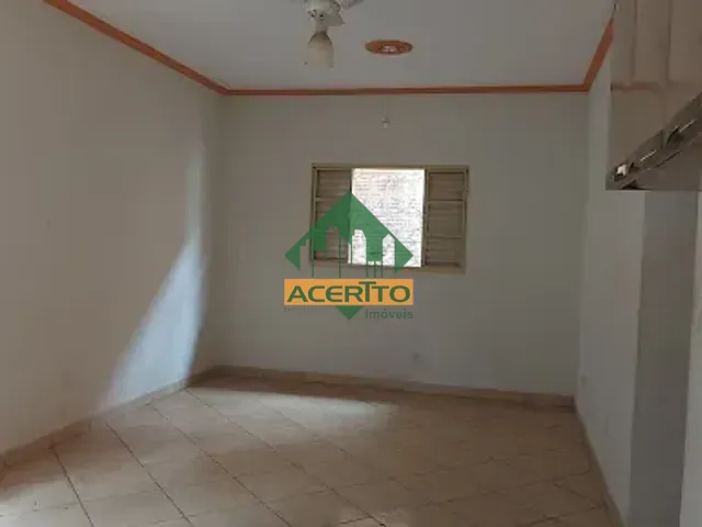 Casa com 170m² 2 quartos e 1 banheiro, à venda ou para alugar, no bairro Conjunto Habitacional Hilda Mandarino em Araçatuba