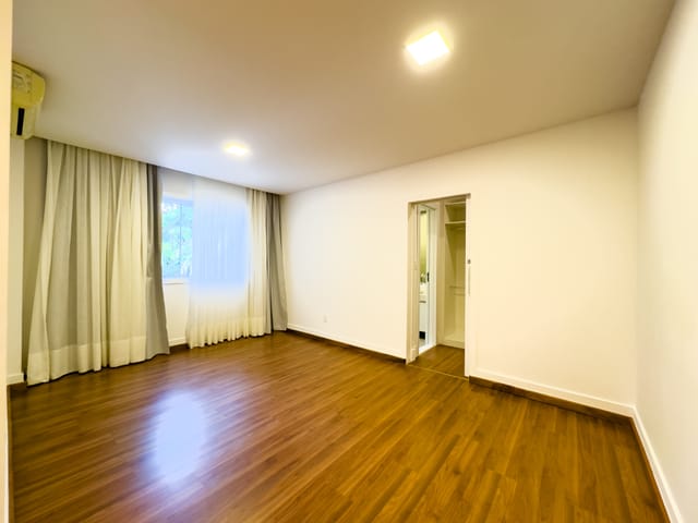 Casa com 1000m² 8 quartos e 10 banheiros, à venda, no bairro Barra da Tijuca em Rio de Janeiro